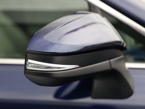 Used 2022 Toyota Venza XLE image 8