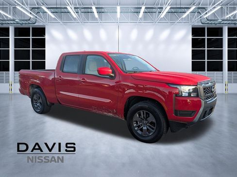 Used 2025 Nissan Frontier SV RWD image 1