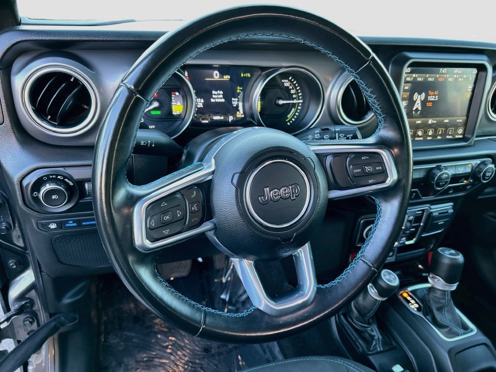 Used 2022 Jeep Wrangler Unlimited Rubicon 4xe AWD/4WD image 11