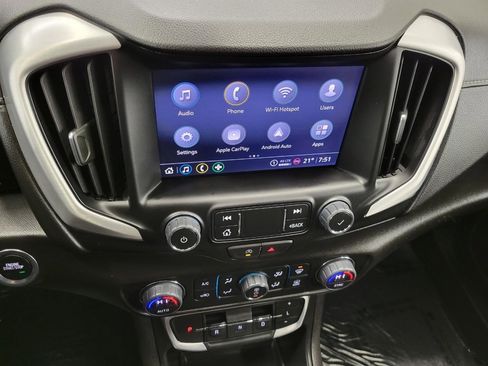 Used 2024 GMC Terrain SLT image 8