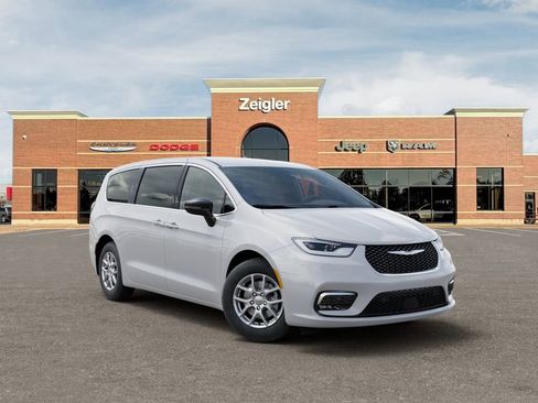 New 2026 Chrysler Pacifica Select image 5