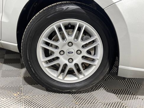 Used 2010 Ford Focus SE image 30