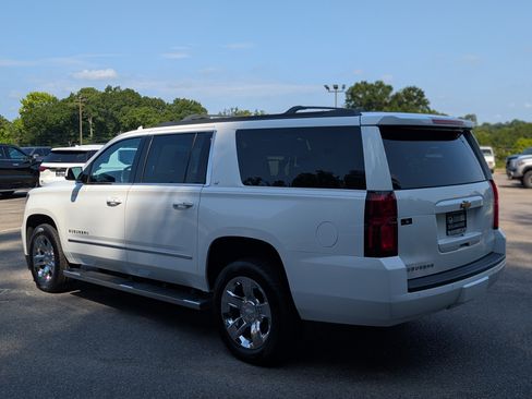 Used 2018 Chevrolet Suburban LT w/ LT Signature Package RWD image 7