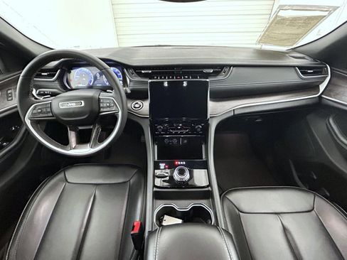 Certified 2024 Jeep Grand Cherokee Limited image 13