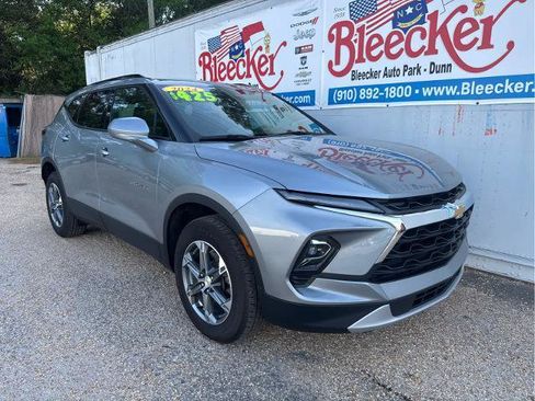 Used 2024 Chevrolet Blazer LT w/ Convenience Package FWD image 2