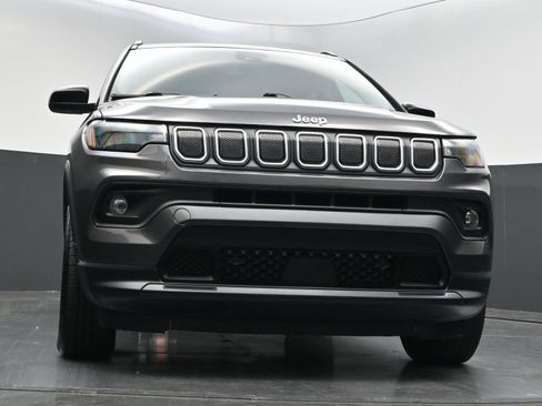 Used 2022 Jeep Compass Latitude AWD/4WD image 36