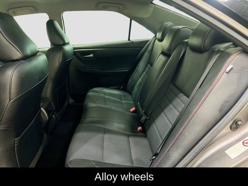 Used 2017 Toyota Camry SE image 13