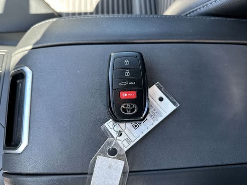 Used 2024 Toyota Highlander LE image 20