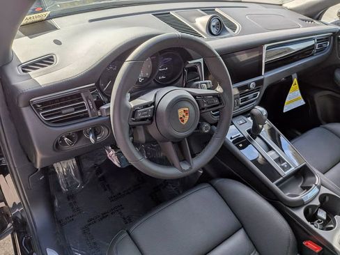 Certified 2026 Porsche Macan S AWD/4WD image 4