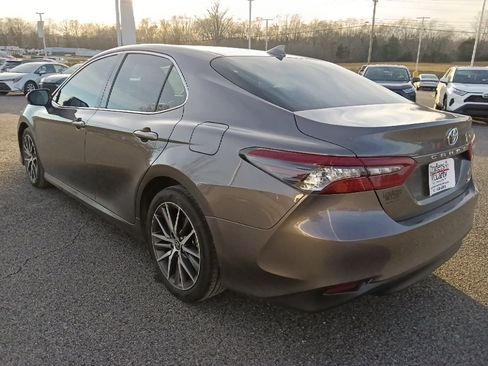 Used 2024 Toyota Camry XLE image 5