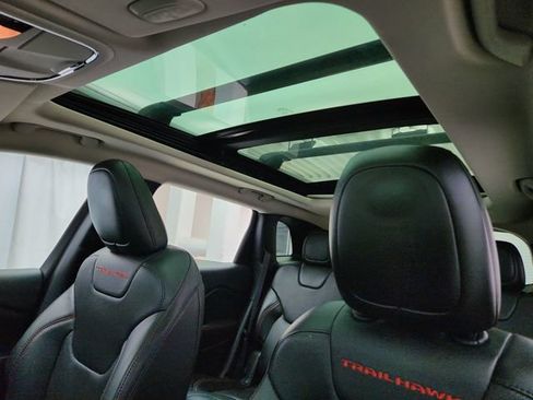 Used 2016 Jeep Cherokee Trailhawk w/ Comfort/Convenience Group AWD/4WD image 11