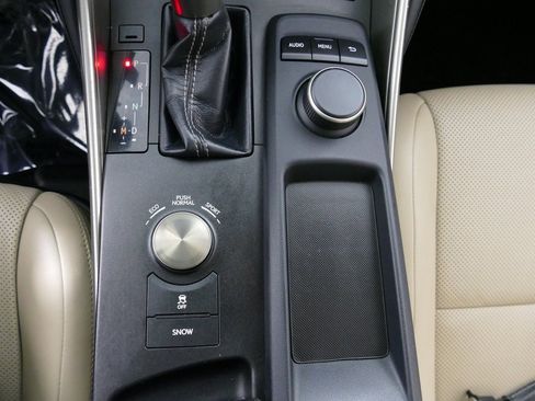 Used 2018 Lexus IS 300 AWD image 23