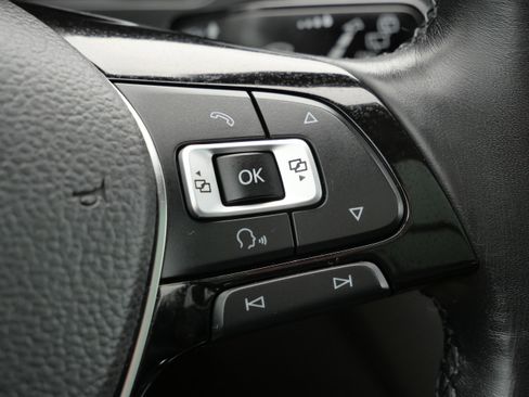 Used 2018 Volkswagen Tiguan SE w/ Panoramic Sunroof Package image 32