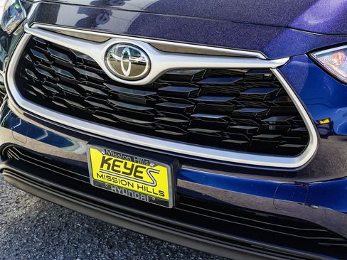 Used 2021 Toyota Highlander XLE image 5