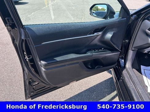 Used 2019 Toyota Camry SE FWD image 9