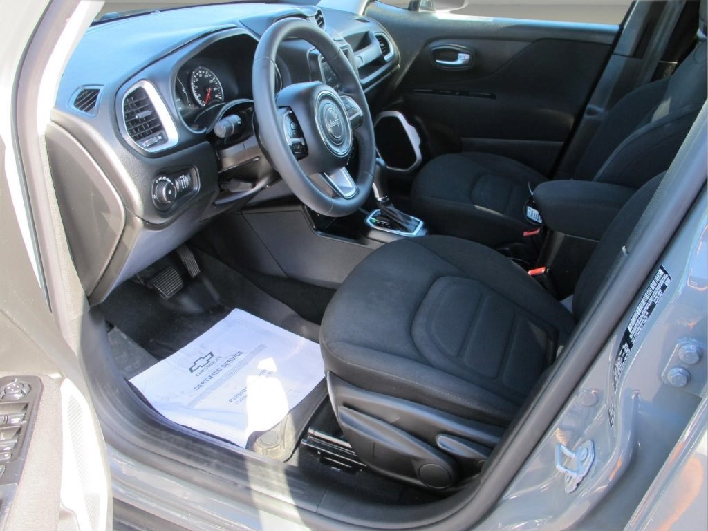 Used 2020 Jeep Renegade Latitude AWD/4WD image 10