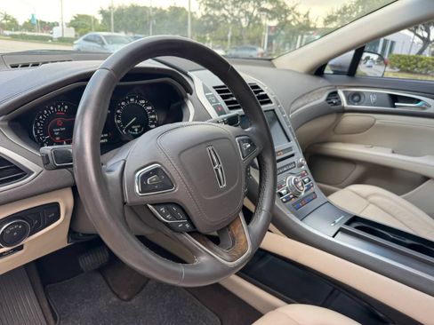 Used 2018 Lincoln MKZ Reserve w/ Technology Package FWD image 11