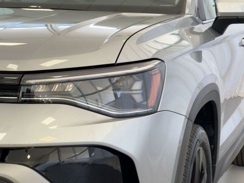 New 2026 Volkswagen Taos SE image 11