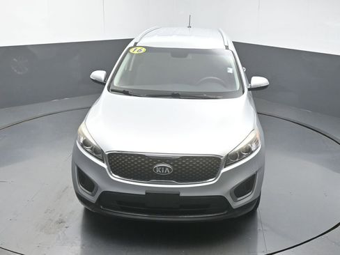 Used 2016 Kia Sorento LX image 42
