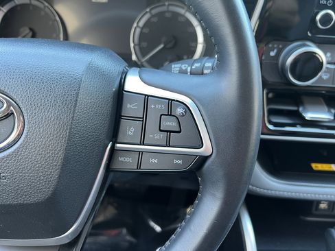 Used 2024 Toyota Highlander XLE image 33