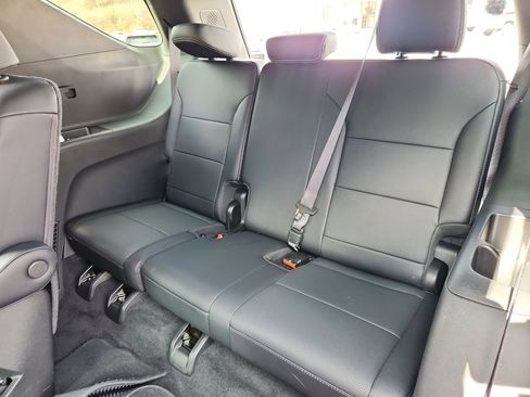 Used 2025 Chevrolet Traverse LT image 38