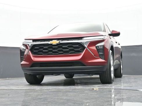 Used 2024 Chevrolet Trax LS w/ LS Convenience Package image 53