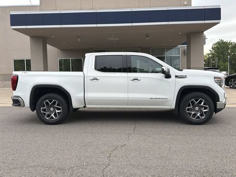 Used 2025 GMC Sierra 1500 SLT AWD/4WD image 2