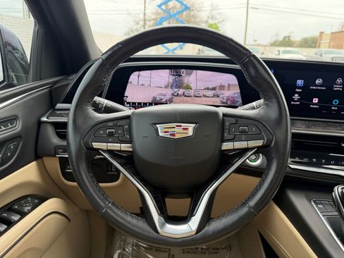 Used 2022 Cadillac Escalade Premium Luxury image 12