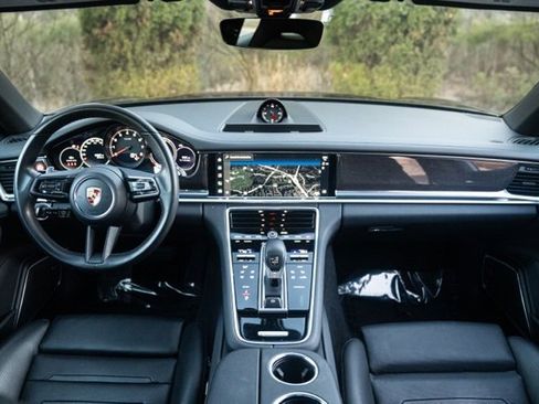 Used 2023 Porsche Panamera 4 Platinum Edition image 18