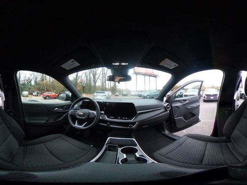 Used 2025 Chevrolet Equinox LT image 38