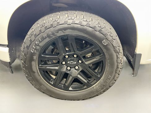 Used 2022 Chevrolet Silverado 1500 RST w/ LPO, Blackout Package AWD/4WD image 13