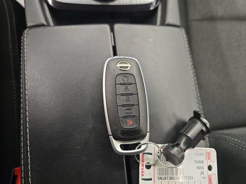 Used 2025 Nissan Rogue SV AWD/4WD image 26