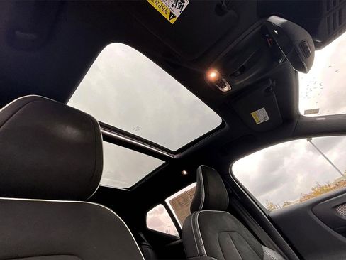 Used 2021 Volvo XC40 T5 R-Design w/ Climate Package image 22