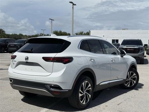 Used 2023 Buick Envision Essence image 3