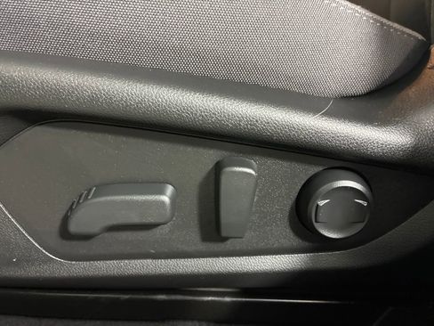 Used 2025 Subaru Crosstrek 2.0i Premium image 22