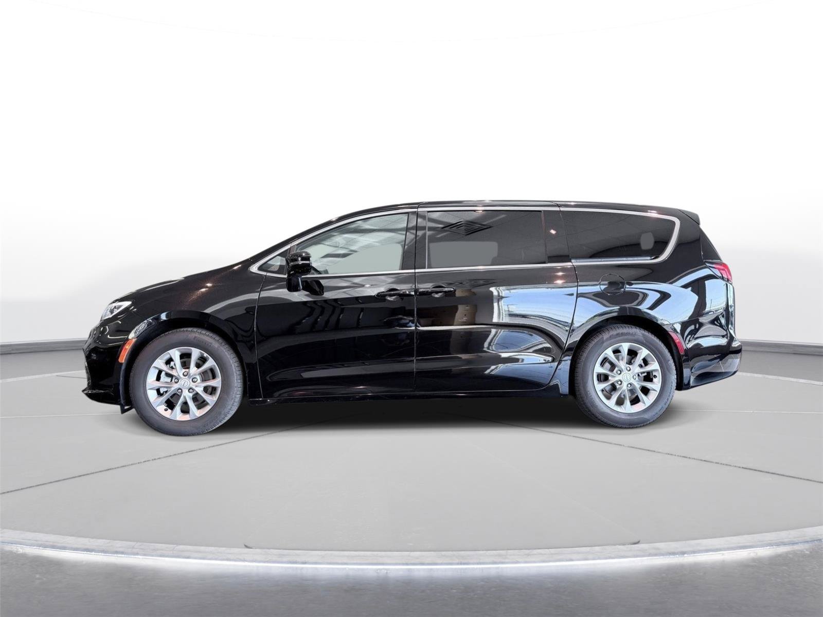 Used 2026 Chrysler Pacifica Limited FWD image 13
