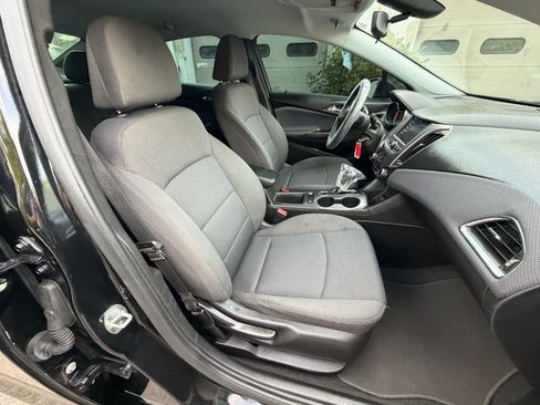 Used 2019 Chevrolet Cruze LT FWD image 36