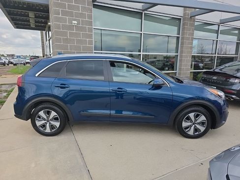 Used 2019 Kia Niro LX image 4
