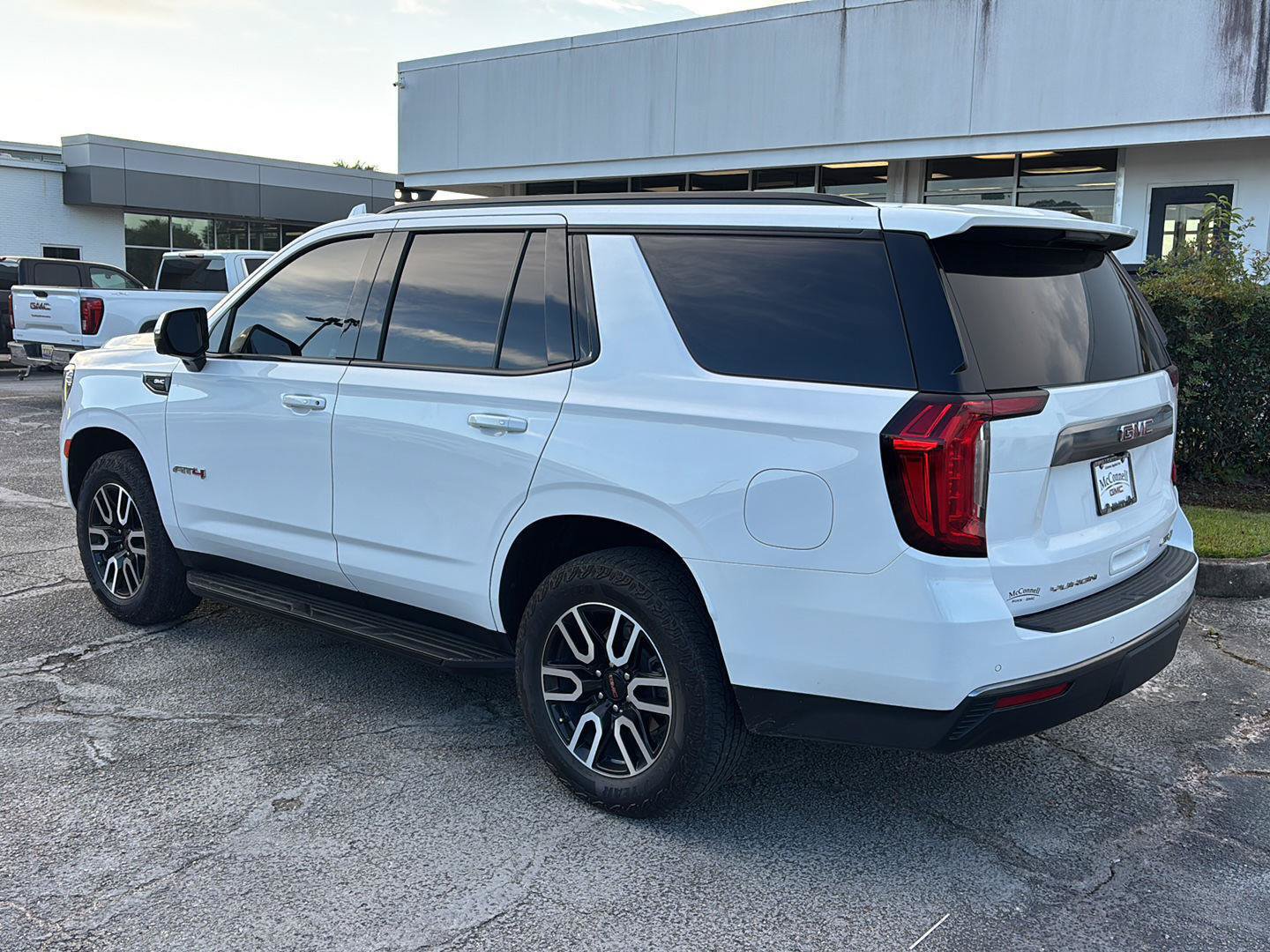 Certified 2024 GMC Yukon AT4 w/ Technology Package AWD/4WD image 5