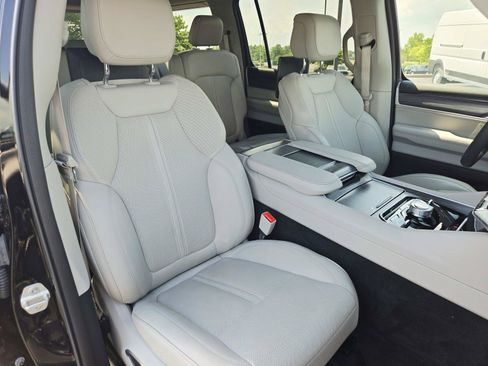 Used 2024 Jeep Wagoneer Series III w/ Premium Group I AWD/4WD image 22