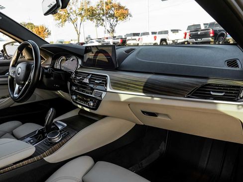 Used 2018 BMW 530i 530i w/ Premium Package image 14