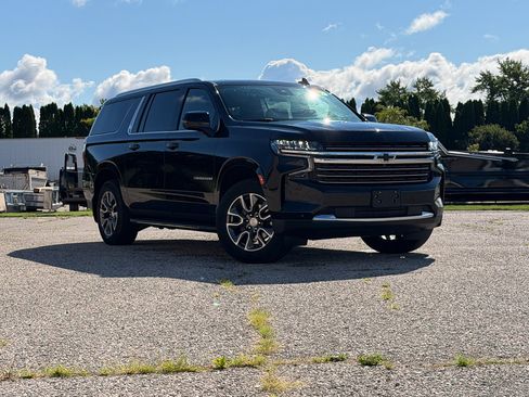 Used 2024 Chevrolet Suburban LT w/ LT Signature Package AWD/4WD image 15