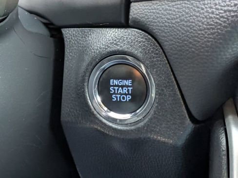 Used 2021 Toyota RAV4 XLE image 19