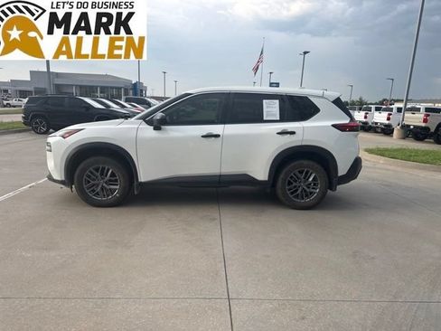 Used 2021 Nissan Rogue S FWD image 3