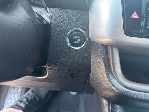 Used 2019 Toyota Highlander XLE AWD/4WD image 35