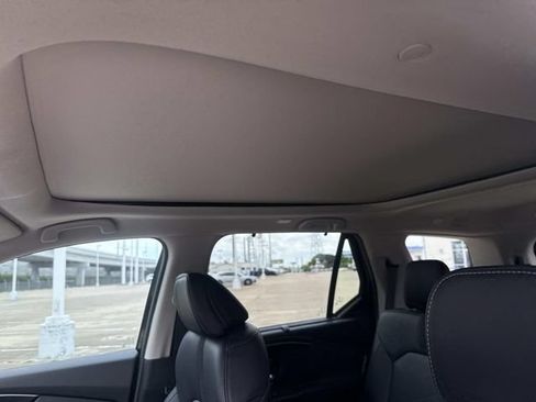 Certified 2025 Honda Pilot Touring image 19