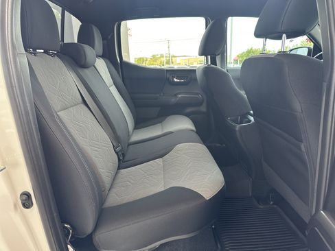 Certified 2022 Toyota Tacoma TRD Off-Road image 15