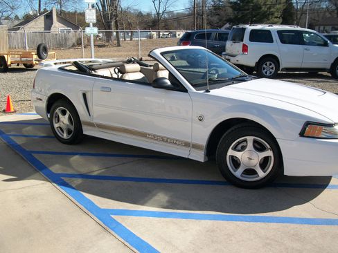 Used 2004 Ford Mustang Deluxe Convertible image 18