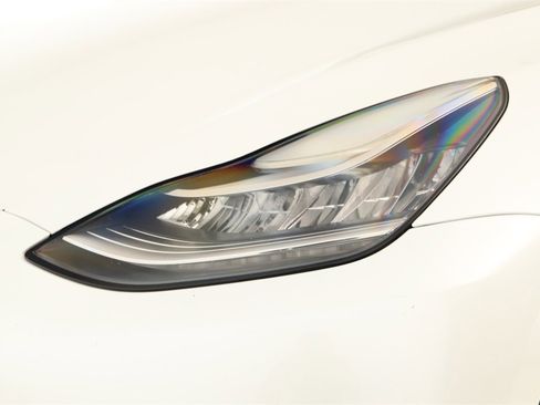 Used 2022 Tesla Model Y Long Range image 30