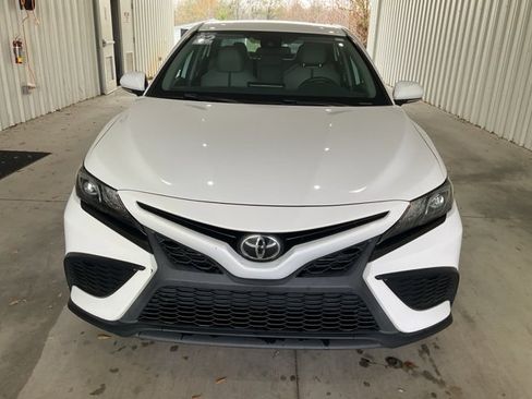 Used 2022 Toyota Camry SE image 24